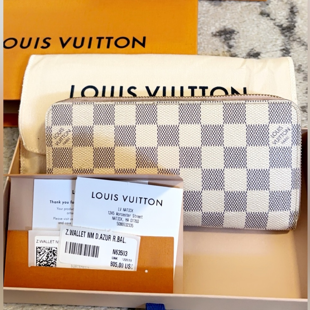 Louis Vuitton Damier Azur Zippy Wallet (white & light pink)